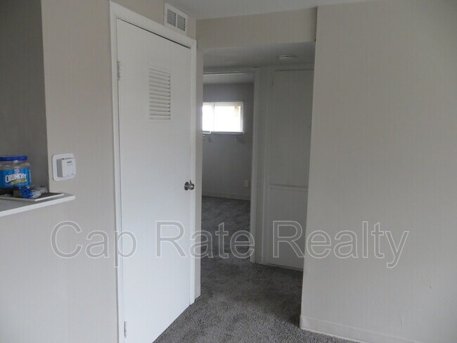 Building Photo - 3622 Cushing Dr