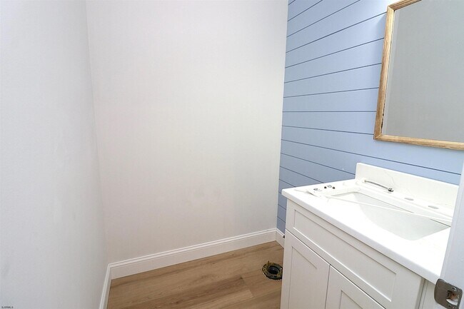 Building Photo - 213 N Jefferson Ave