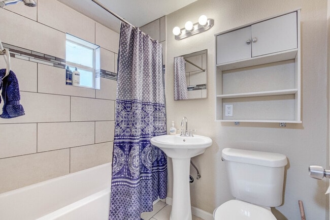 Building Photo - 1363 Pierce St