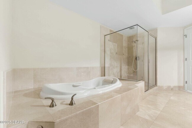 Building Photo - 231 Riverside Dr