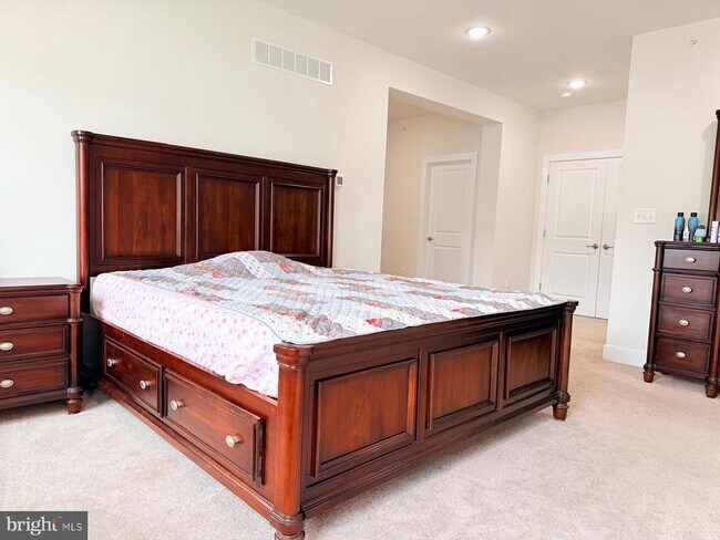 Building Photo - 161 Livingston Ln