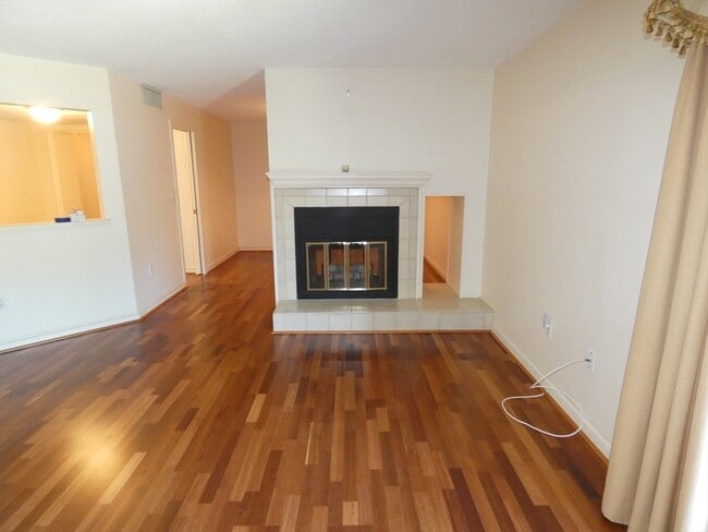 Building Photo - 380 Place Ln