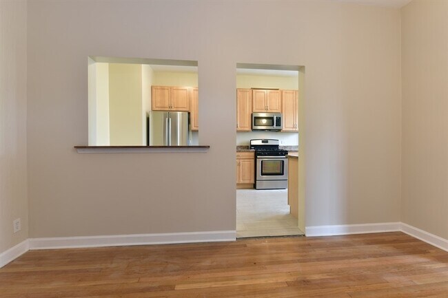 Building Photo - 5121 S Ingleside Ave