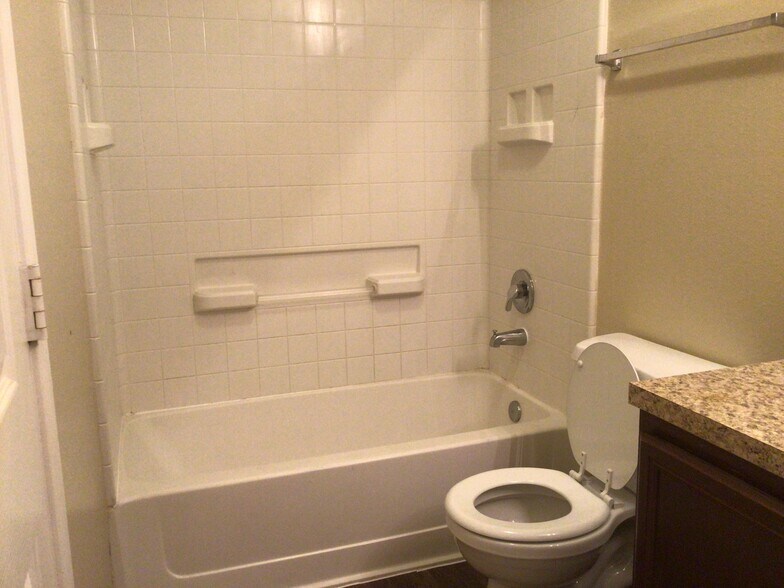 Building Photo - 22270 Queenbury Hills Dr