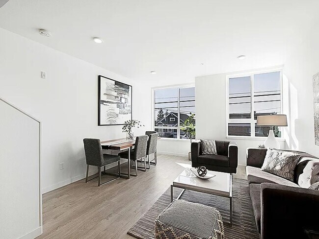 Building Photo - Ballard Townhouse 2bd/2ba, AC, Garage Parking