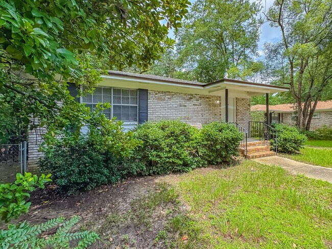 Building Photo - 1726 Hartsfield Rd