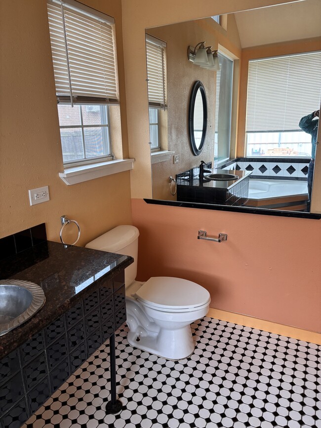 Building Photo - 715 Hill Alley St