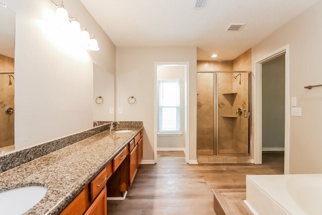 Building Photo - 2806 Sunshine Cir