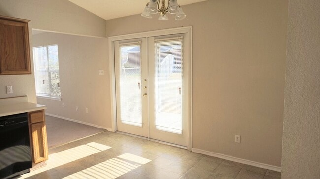 Building Photo - 2301 Flintstone Cir