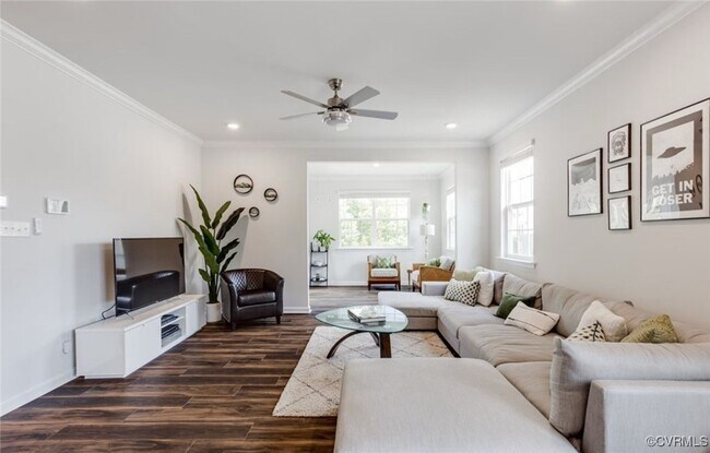 Building Photo - 5649 Rohan Pl