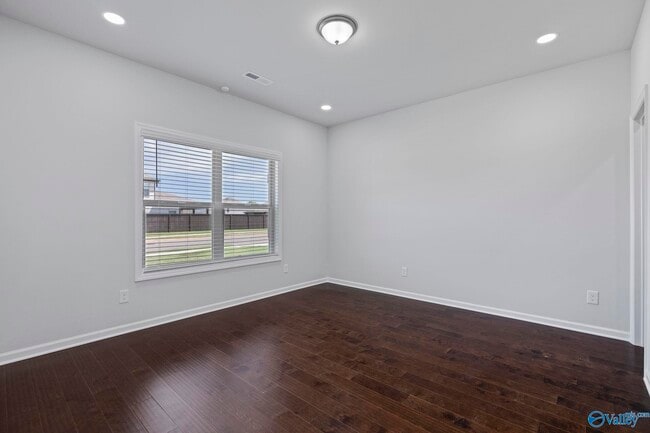 Building Photo - 279 Shubert Dr
