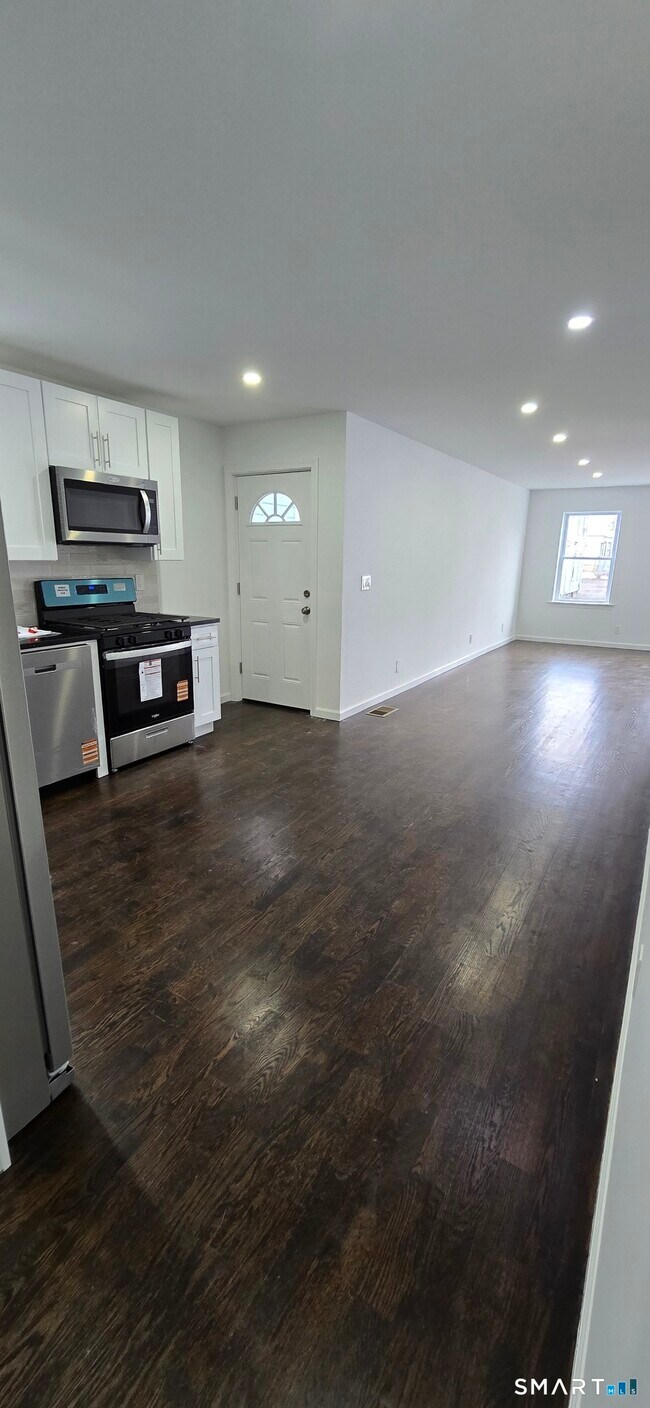 Building Photo - 438 Park St