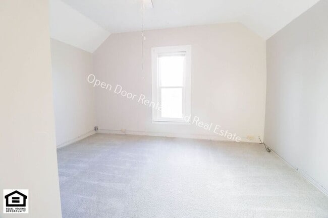 Building Photo - 121 S State St