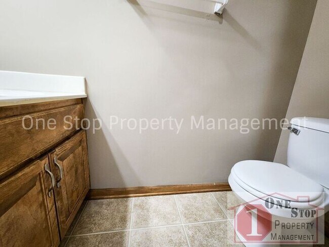 Building Photo - 3-Bedroom, 2.5-Bathroom home in Independence