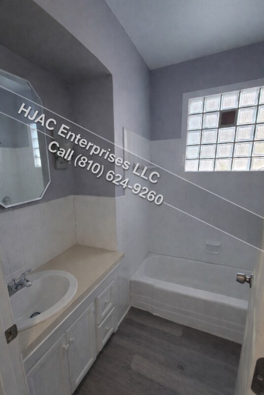 Building Photo - 722 Frank St