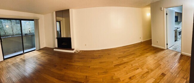 Building Photo - Great Condo in WeHo for Rent