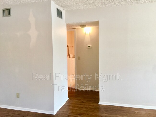 Building Photo - 2256 Spanish Dr