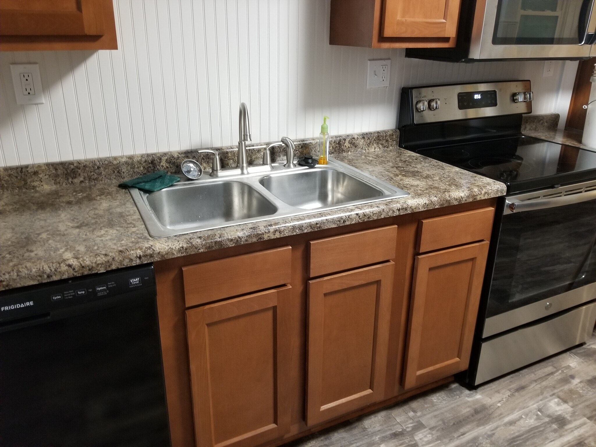 Building Photo - 420 N Main St