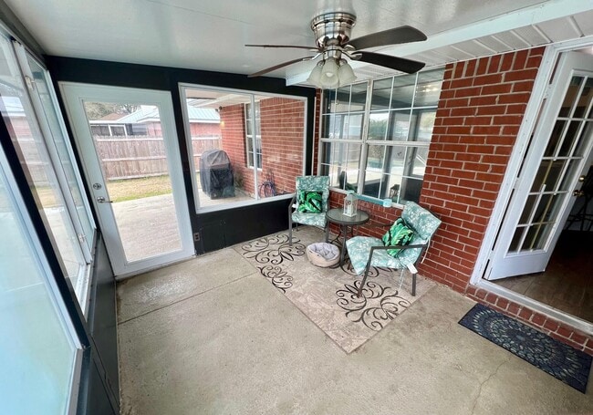 Building Photo - 318 Riverchase Blvd