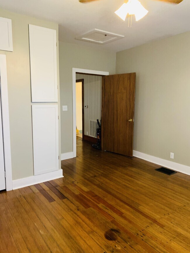 Building Photo - 217 N 3rd St