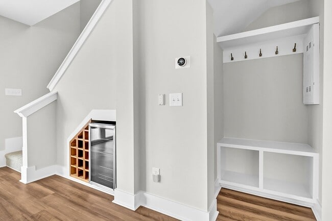 Building Photo - Must see 3 bedroom, 2.5 bath Home in Midto...