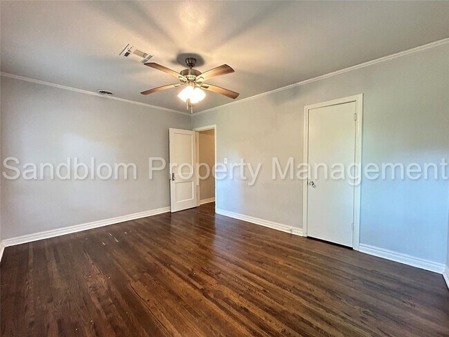 Building Photo - 1324 S Erie Ave
