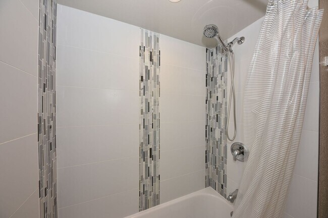 Building Photo - Furnished Mequon 4 bedroom ranch