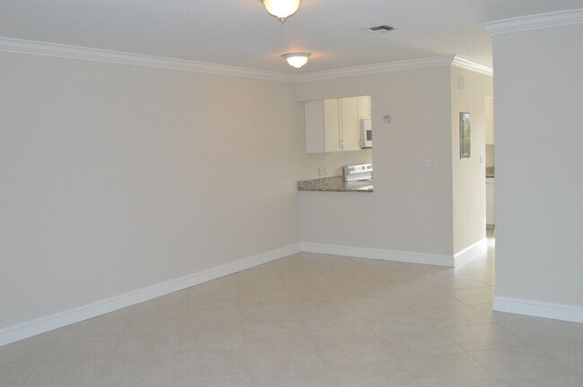 Building Photo - Stunning Lakeview Condo for Rent in Bella ...