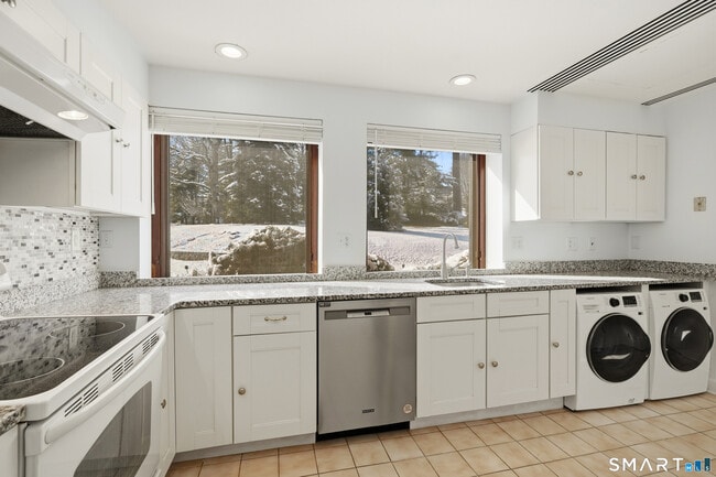 Building Photo - 1 Milbank Ave