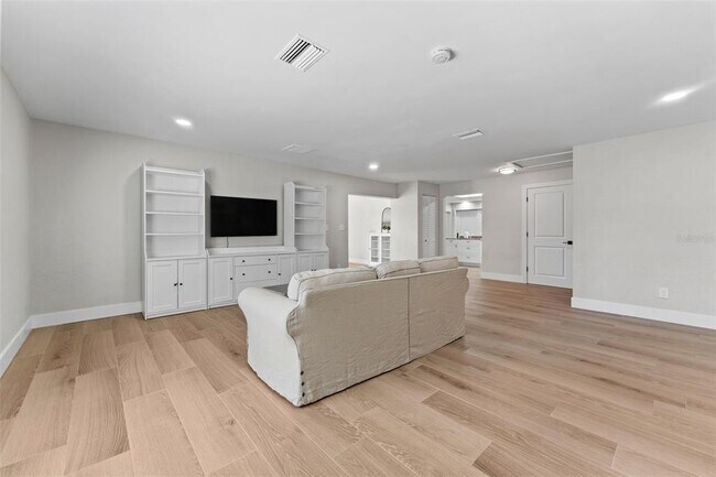 Building Photo - 1664 Sharon Way