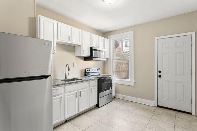 Building Photo - 2843 Pelham Ave