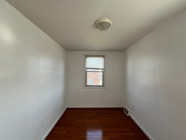 Building Photo - 1851 Strahle St