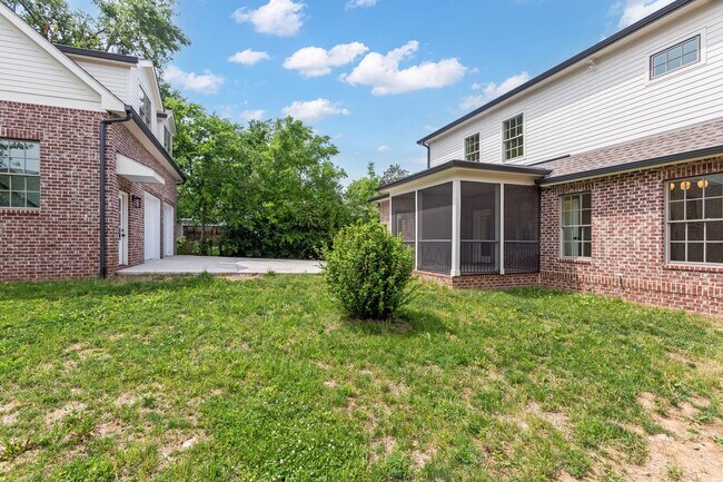 Building Photo - 1413 Clifton Ln
