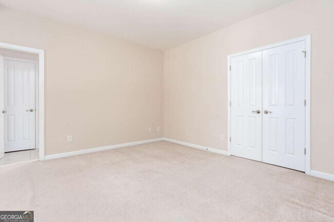 Building Photo - 3206 Windsor Lake Dr NE