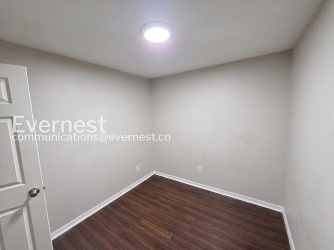 Building Photo - Limited Time Special Offer / 4 Bed/2 Bath Home with Garage / Pet-Friendly / Vouchers Accepted / A...