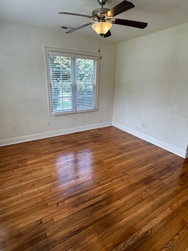 Building Photo - A quintessential Cape Cod retreat!