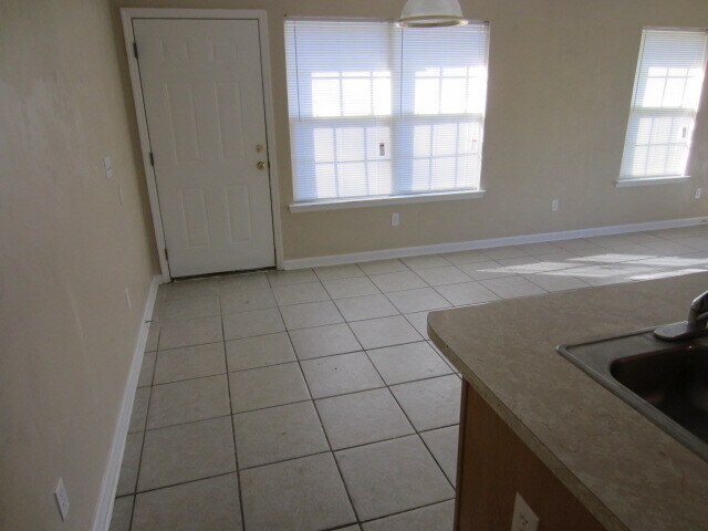 Building Photo - 1223 Cleveland St