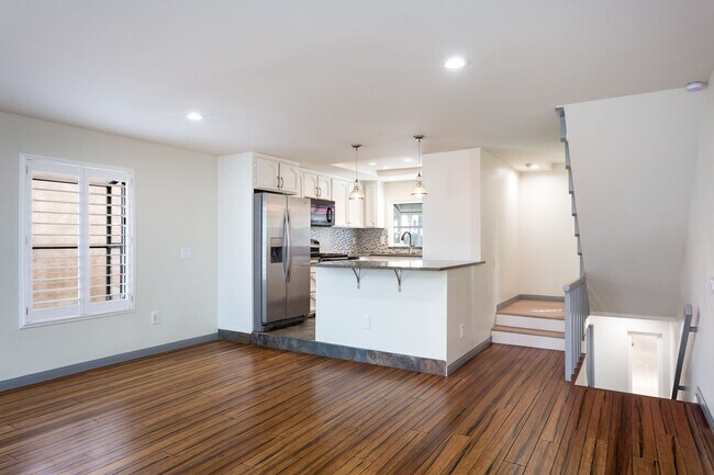 Building Photo - 776 Sapphire St