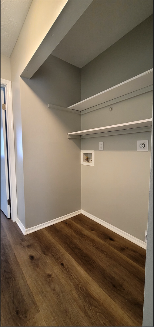 Building Photo - Beautiful 2 bedroom 1.5 bath Condo with at...