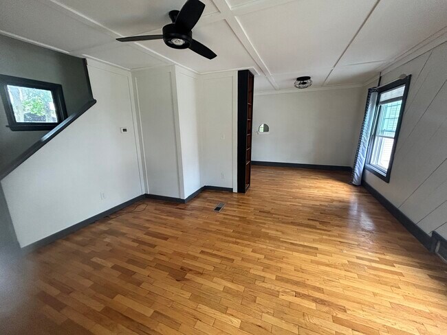 Building Photo - 2315 Fernwood Ave