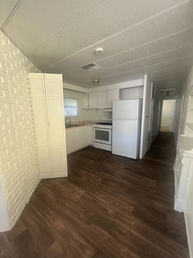 Building Photo - 3601 E Wyoming Ave