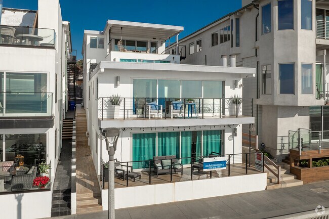 Building Photo - 2208 The Strand