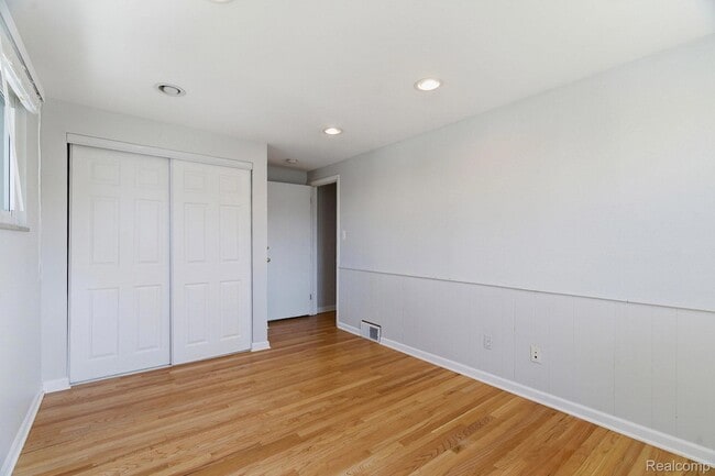 Building Photo - 1111 Holland St