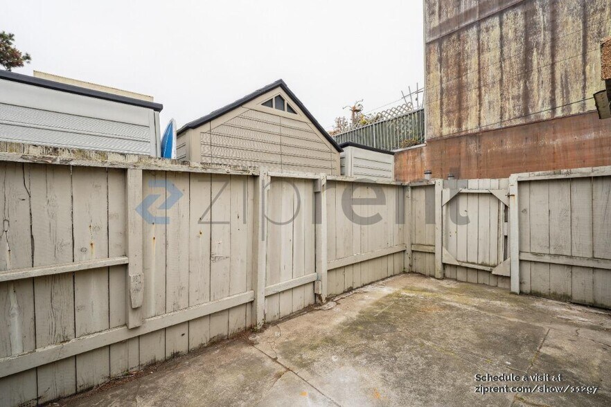 Building Photo - 1366 48th Ave