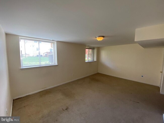 Building Photo - 4666 Louise St Claire Dr