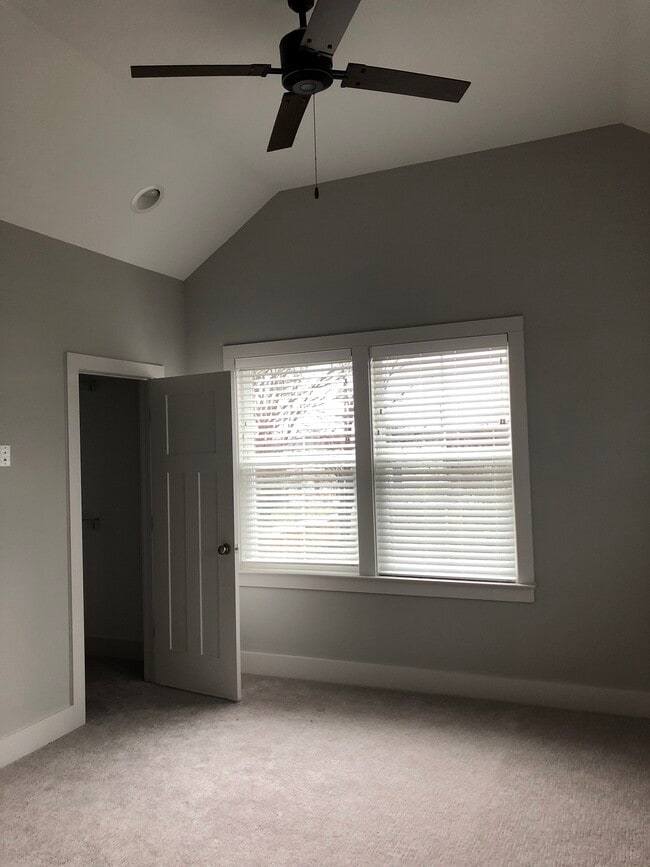 Building Photo - 509 Rosedale Ave