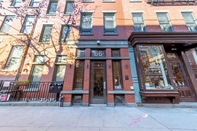 Building Photo - 66 Morris St