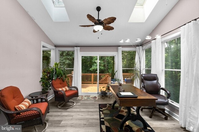 Building Photo - 6874 Caravan Ct