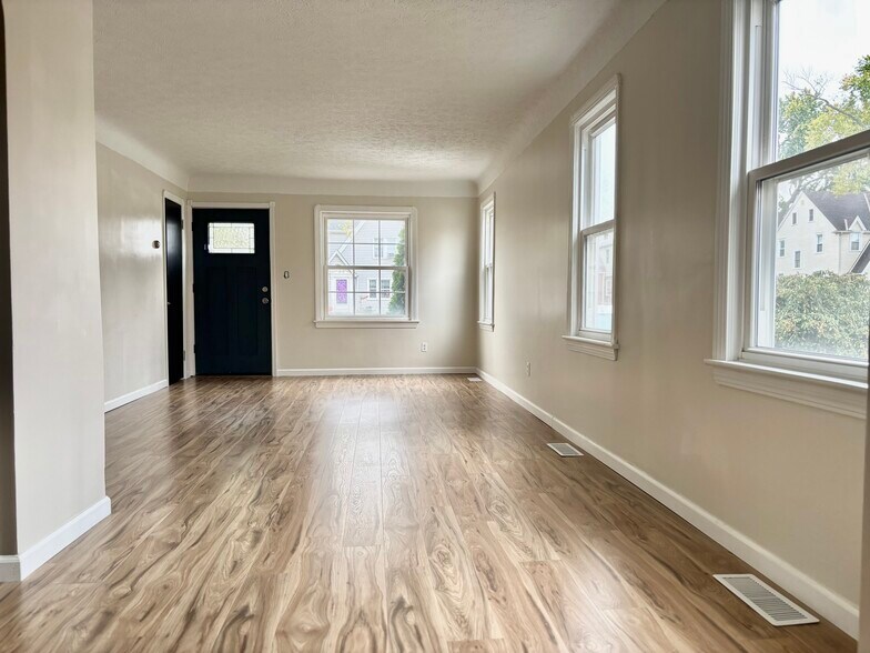 Building Photo - 3312 Brookview Blvd