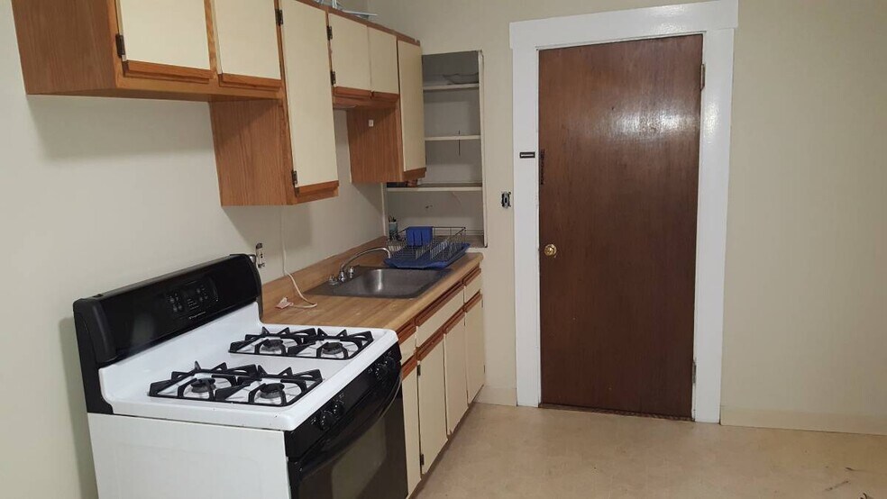 Building Photo - 51 Trull St